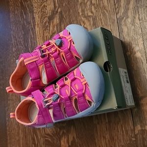 NWT Keen Newport H2 Pink/Coral Sandals